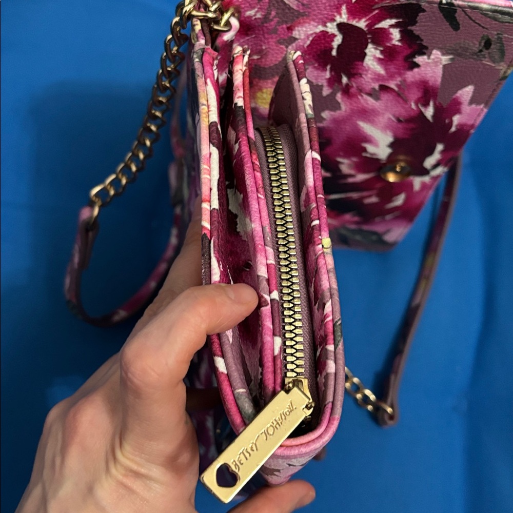 Betsey Johnson Shoulder And Crossbody Purse FloralDesign Adjustable Straps NWOTS - Picture 9 of 13